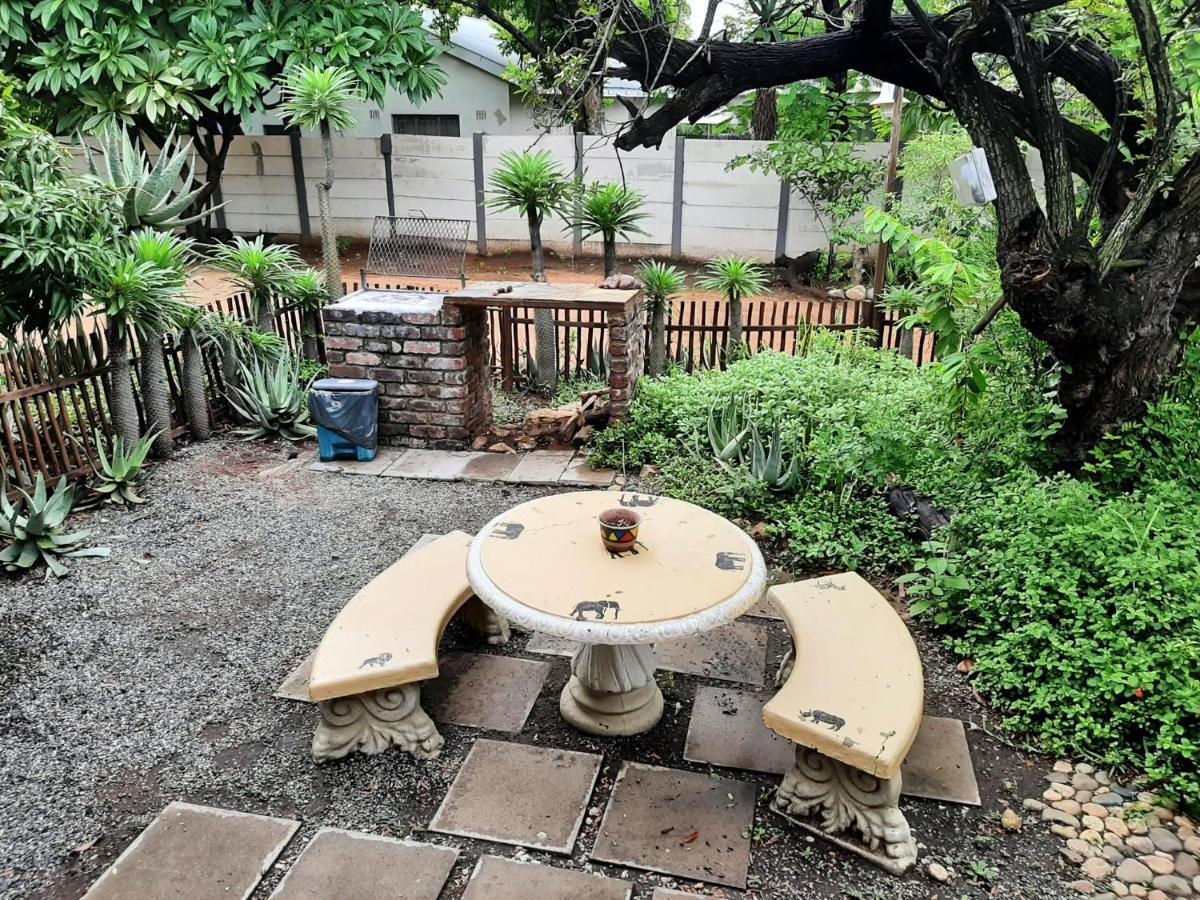 Elephant Walk Guesthouse And Back Packers Phalaborwa Exterior foto